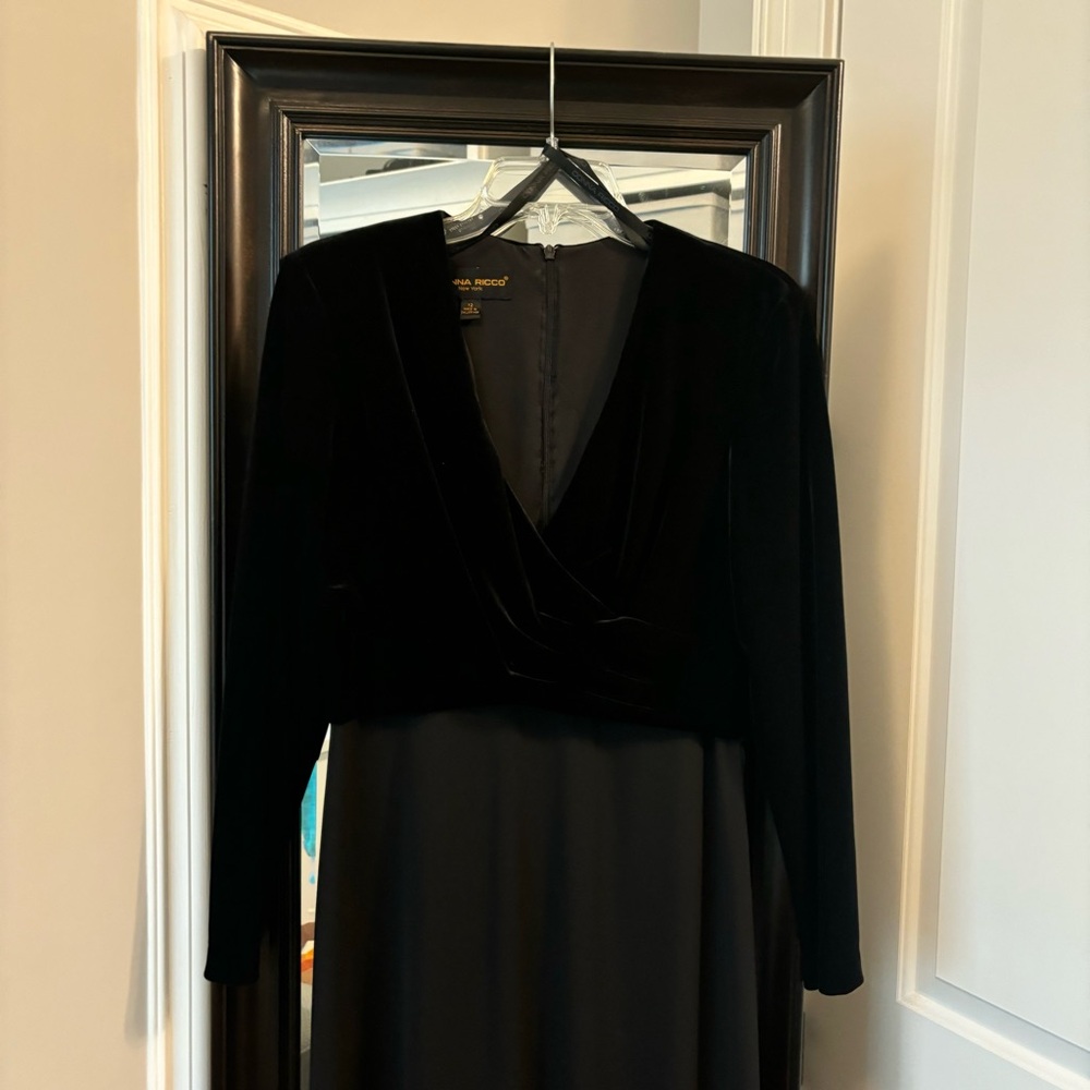 Donna Rico Size 12 Elegant Black Velvet